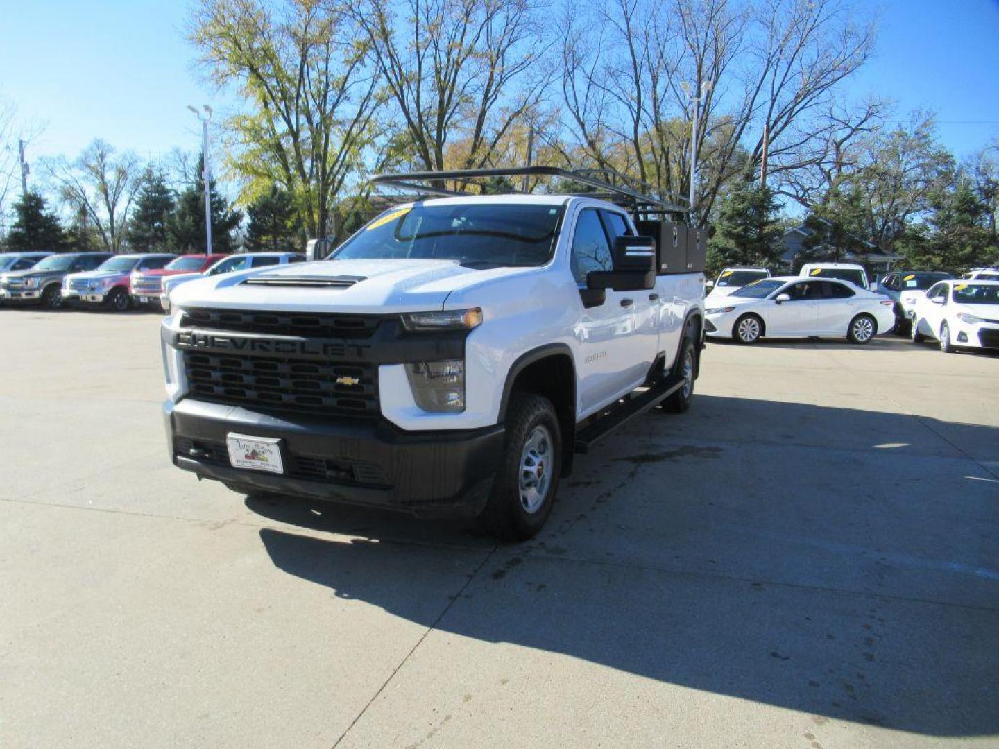 2022 WHITE CHEVROLET SILVERADO 2500 HEAVY DUTY (1GC5YLE7XNF) with an 6.6L engine, Automatic transmission, located at 908 SE 14th Street, Des Moines, IA, 50317, (515) 281-0330, 41.580303, -93.597046 - Photo#0