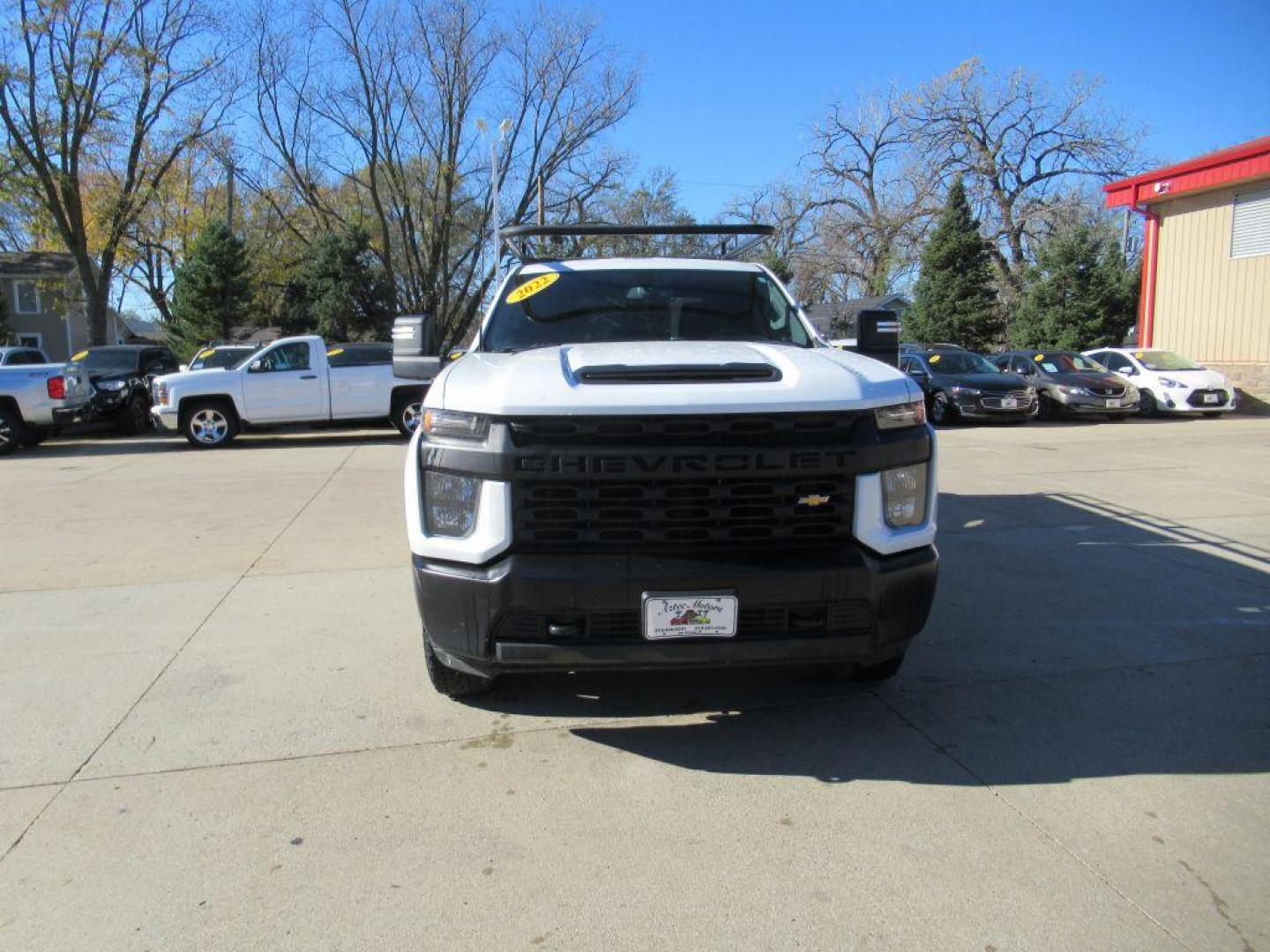 2022 WHITE CHEVROLET SILVERADO 2500 HEAVY DUTY (1GC5YLE7XNF) with an 6.6L engine, Automatic transmission, located at 908 SE 14th Street, Des Moines, IA, 50317, (515) 281-0330, 41.580303, -93.597046 - Photo#1