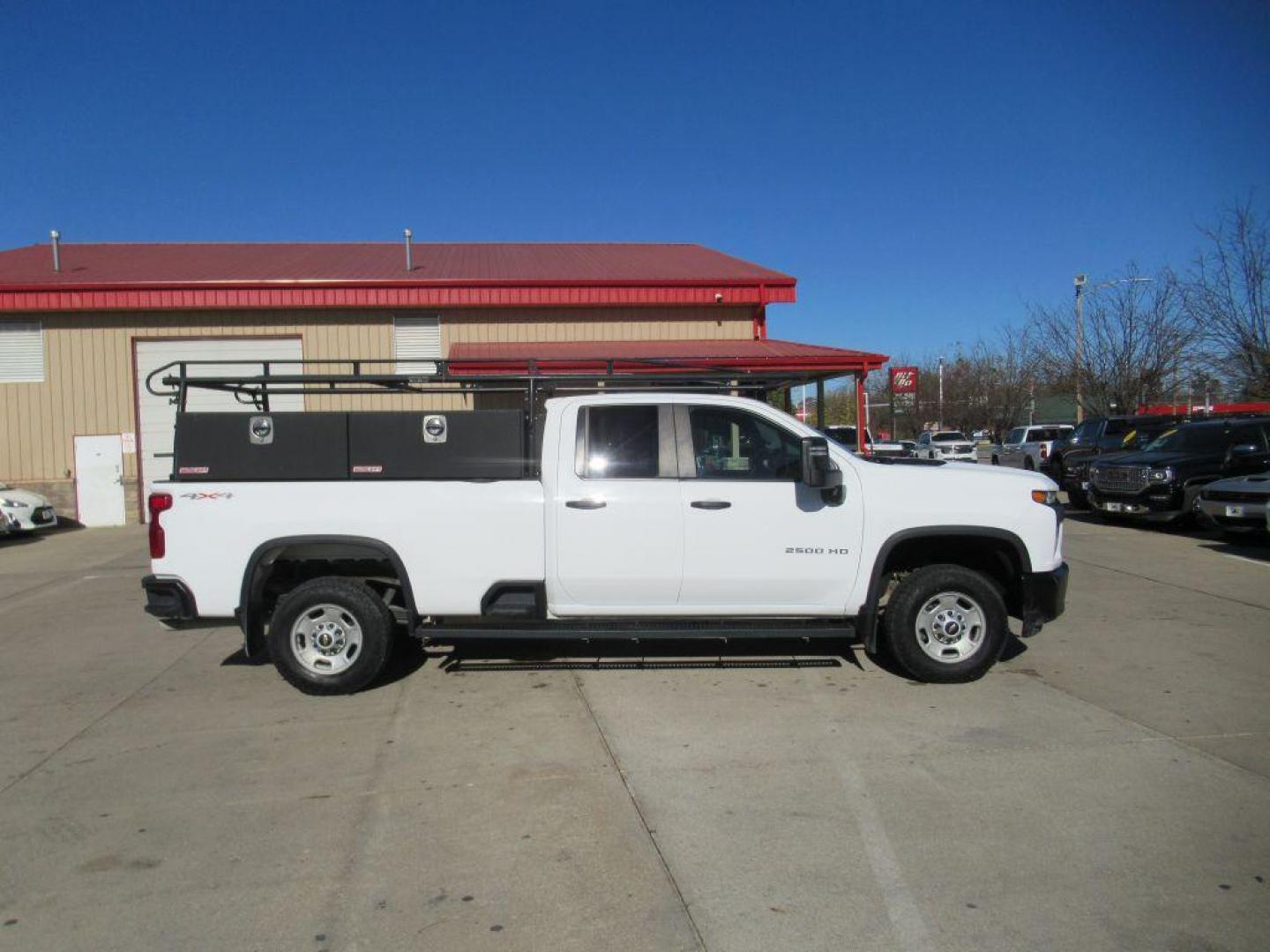 2022 WHITE CHEVROLET SILVERADO 2500 HEAVY DUTY (1GC5YLE7XNF) with an 6.6L engine, Automatic transmission, located at 908 SE 14th Street, Des Moines, IA, 50317, (515) 281-0330, 41.580303, -93.597046 - Photo#3