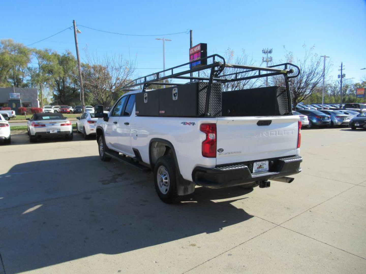 2022 WHITE CHEVROLET SILVERADO 2500 HEAVY DUTY (1GC5YLE7XNF) with an 6.6L engine, Automatic transmission, located at 908 SE 14th Street, Des Moines, IA, 50317, (515) 281-0330, 41.580303, -93.597046 - Photo#6