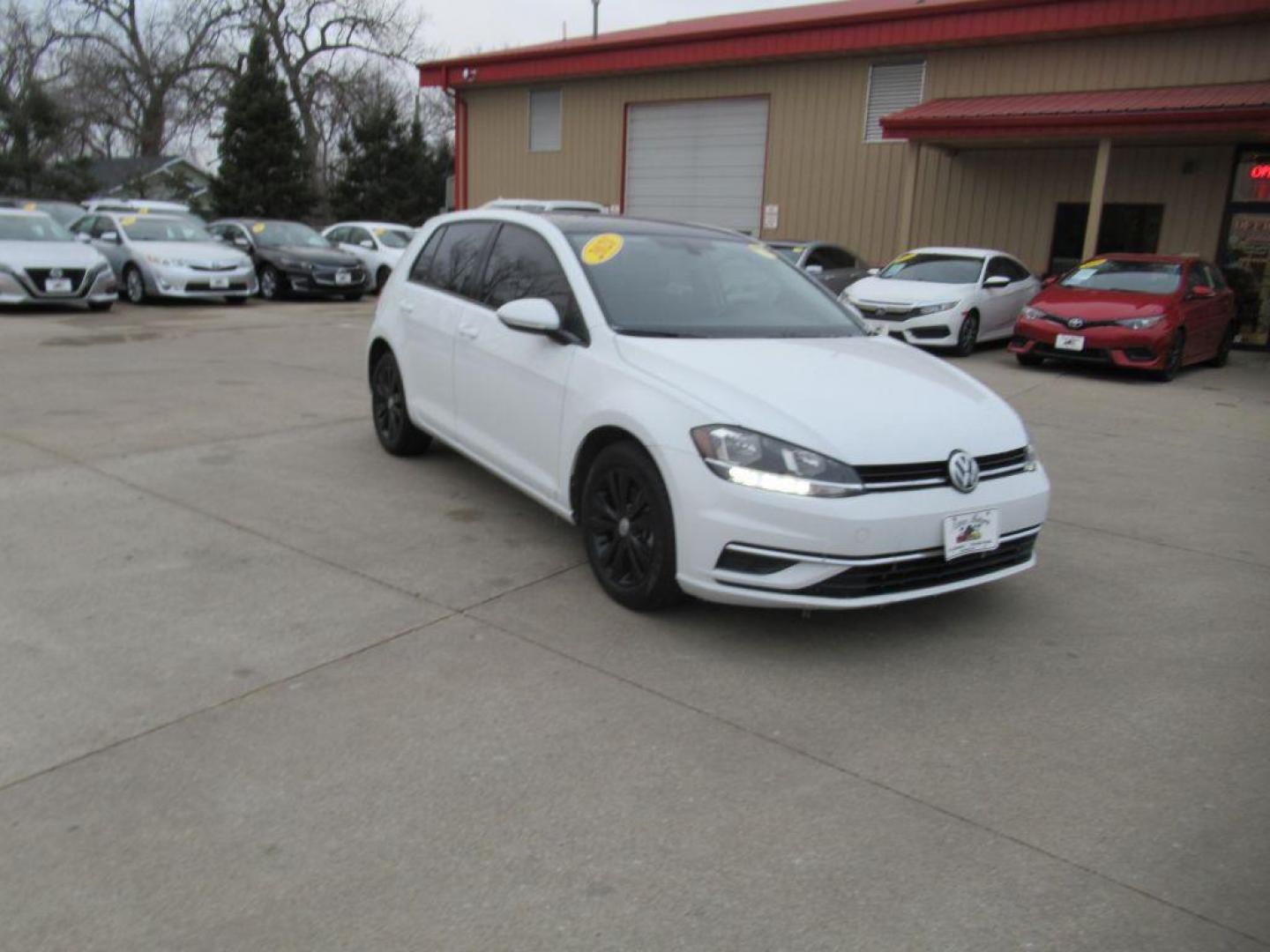 2021 WHITE VOLKSWAGEN GOLF (3VWG57AU2MM) with an 1.4L engine, Automatic transmission, located at 908 SE 14th Street, Des Moines, IA, 50317, (515) 281-0330, 41.580303, -93.597046 - Photo#2