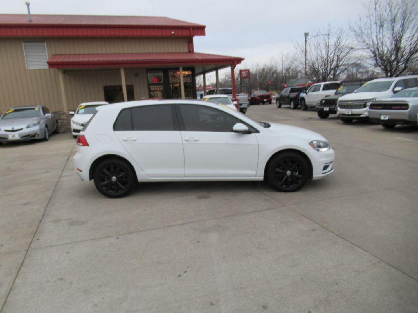 2021 WHITE VOLKSWAGEN GOLF (3VWG57AU2MM) with an 1.4L engine, Automatic transmission, located at 908 SE 14th Street, Des Moines, IA, 50317, (515) 281-0330, 41.580303, -93.597046 - Photo#3