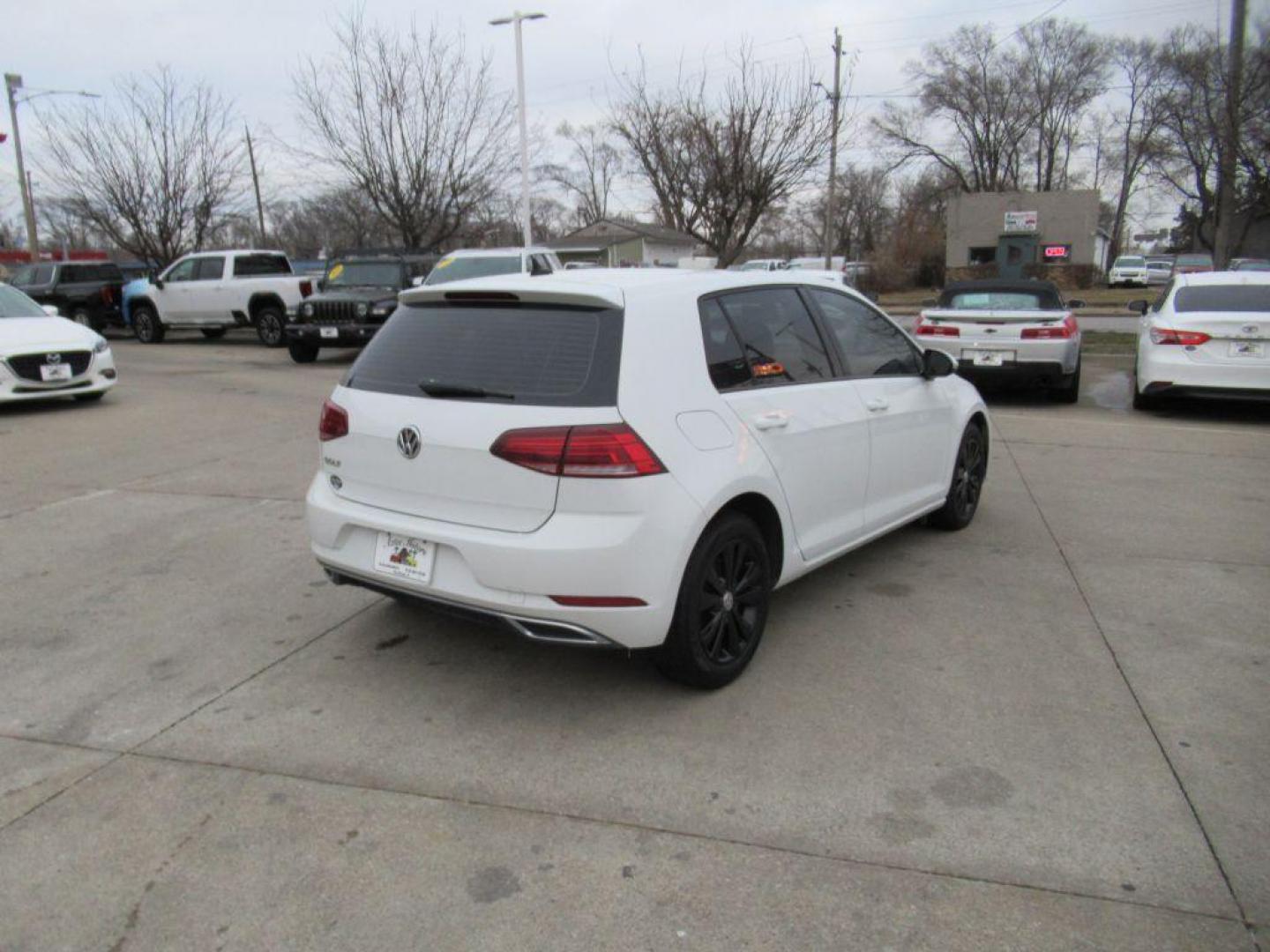 2021 WHITE VOLKSWAGEN GOLF (3VWG57AU2MM) with an 1.4L engine, Automatic transmission, located at 908 SE 14th Street, Des Moines, IA, 50317, (515) 281-0330, 41.580303, -93.597046 - Photo#4