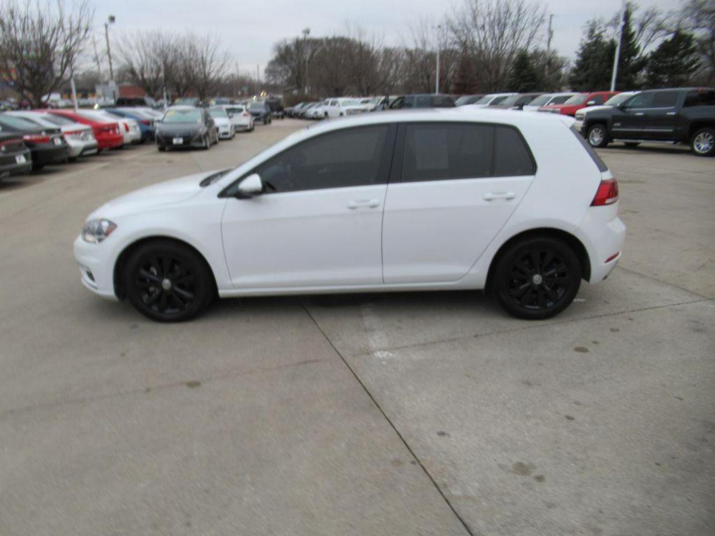 2021 WHITE VOLKSWAGEN GOLF (3VWG57AU2MM) with an 1.4L engine, Automatic transmission, located at 908 SE 14th Street, Des Moines, IA, 50317, (515) 281-0330, 41.580303, -93.597046 - Photo#7