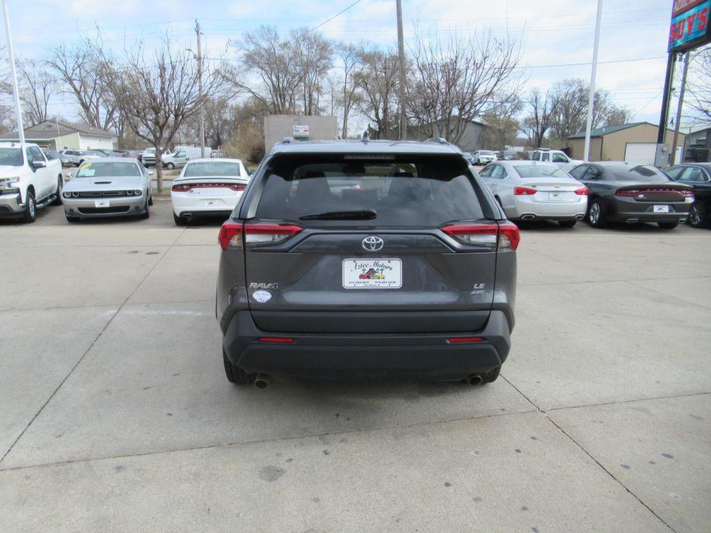 2021 GRAY TOYOTA RAV4 LE (2T3F1RFV7MC) with an 2.5L engine, Automatic transmission, located at 908 SE 14th Street, Des Moines, IA, 50317, (515) 281-0330, 41.580303, -93.597046 - Photo#5