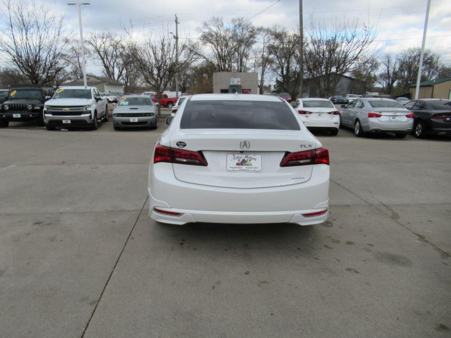 2017 WHITE ACURA TLX TECH (19UUB3F57HA) with an 3.5L engine, Automatic transmission, located at 908 SE 14th Street, Des Moines, IA, 50317, (515) 281-0330, 41.580303, -93.597046 - Photo#5