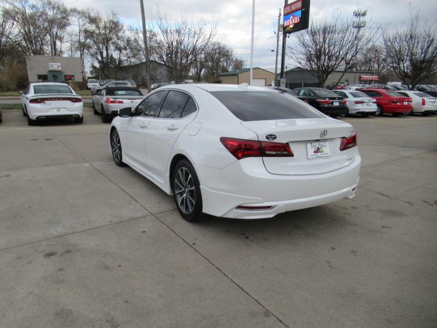 2017 WHITE ACURA TLX TECH (19UUB3F57HA) with an 3.5L engine, Automatic transmission, located at 908 SE 14th Street, Des Moines, IA, 50317, (515) 281-0330, 41.580303, -93.597046 - Photo#6