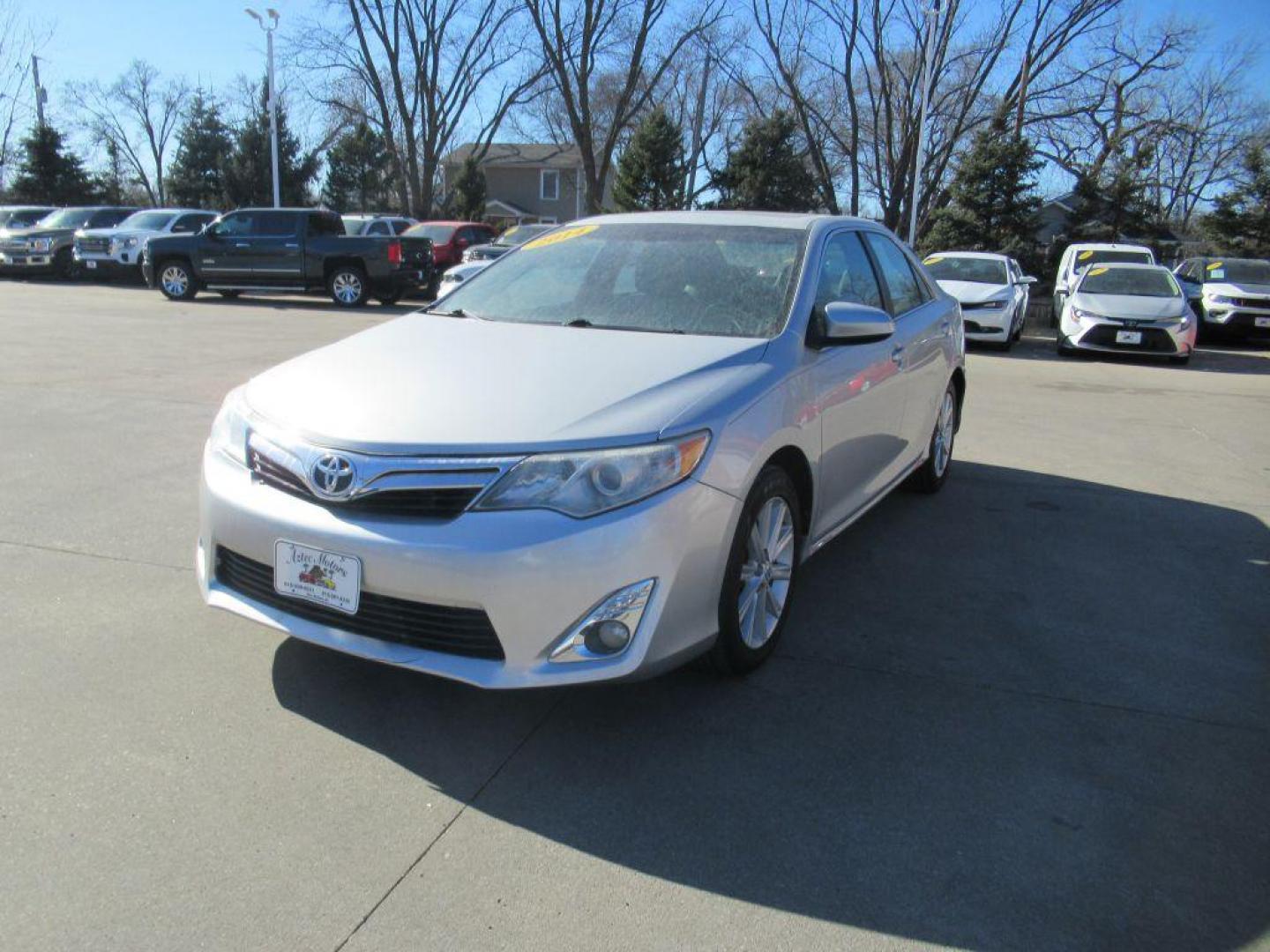 2014 SILVER TOYOTA CAMRY XLE (4T4BF1FK6ER) with an 2.5L engine, Automatic transmission, located at 908 SE 14th Street, Des Moines, IA, 50317, (515) 281-0330, 41.580303, -93.597046 - Photo#0