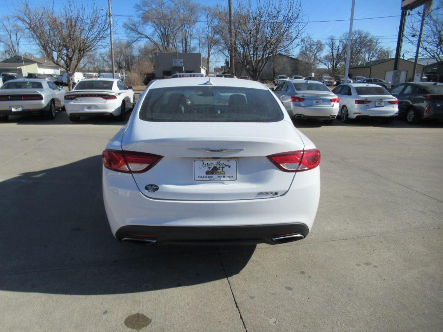 2015 WHITE CHRYSLER 200 S (1C3CCCBB4FN) with an 2.4L engine, Automatic transmission, located at 908 SE 14th Street, Des Moines, IA, 50317, (515) 281-0330, 41.580303, -93.597046 - Photo#5