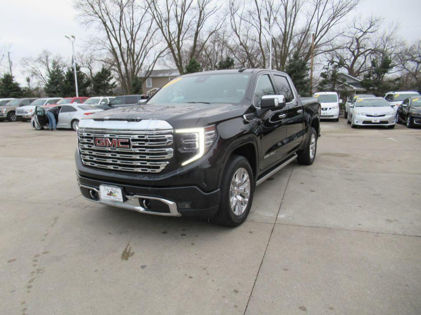 2023 BLACK GMC SIERRA 1500 DENALI (3GTUUGED2PG) with an 5.3L engine, Automatic transmission, located at 908 SE 14th Street, Des Moines, IA, 50317, (515) 281-0330, 41.580303, -93.597046 - Photo#0