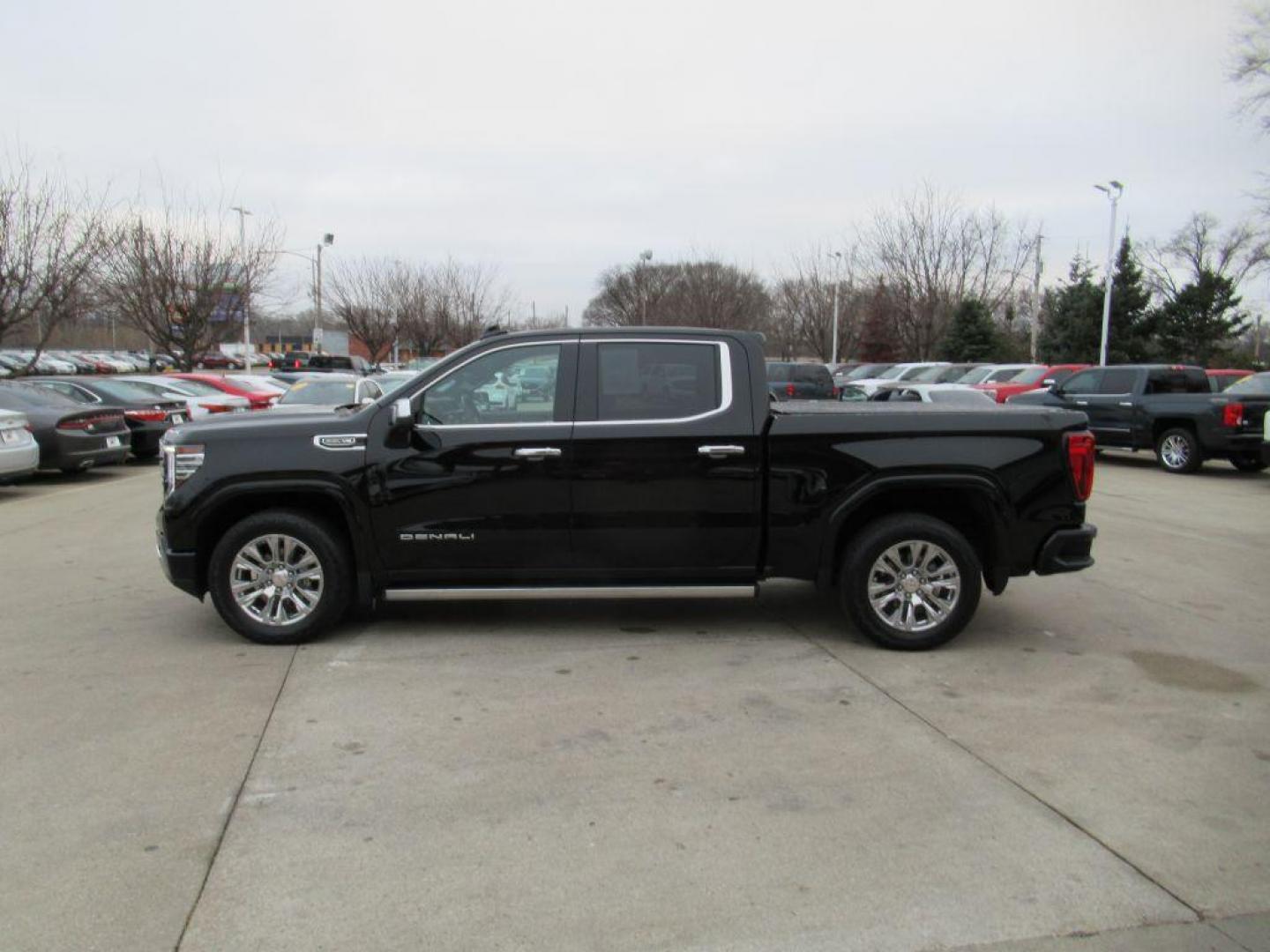 2023 BLACK GMC SIERRA 1500 DENALI (3GTUUGED2PG) with an 5.3L engine, Automatic transmission, located at 908 SE 14th Street, Des Moines, IA, 50317, (515) 281-0330, 41.580303, -93.597046 - Photo#7