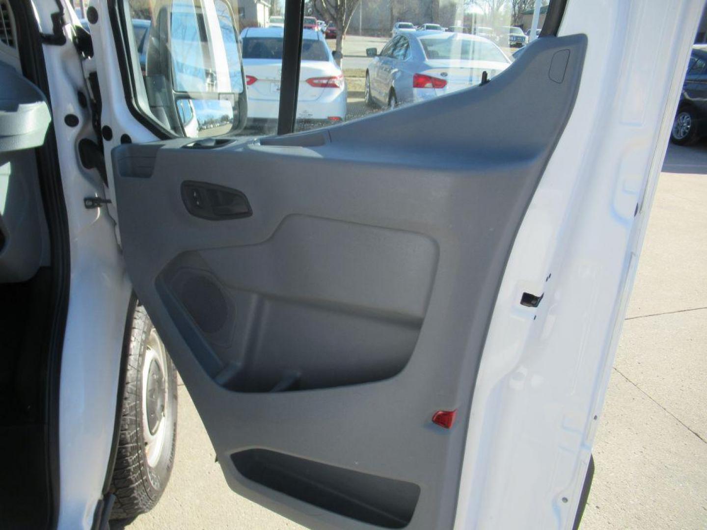 2018 WHITE FORD TRANSIT T-250 (1FTYR1YG7JK) with an 3.5L engine, Automatic transmission, located at 908 SE 14th Street, Des Moines, IA, 50317, (515) 281-0330, 41.580303, -93.597046 - Photo#9