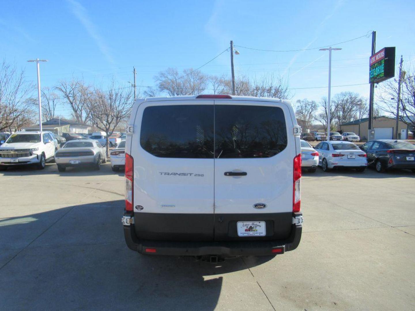 2018 WHITE FORD TRANSIT T-250 (1FTYR1YG7JK) with an 3.5L engine, Automatic transmission, located at 908 SE 14th Street, Des Moines, IA, 50317, (515) 281-0330, 41.580303, -93.597046 - Photo#5