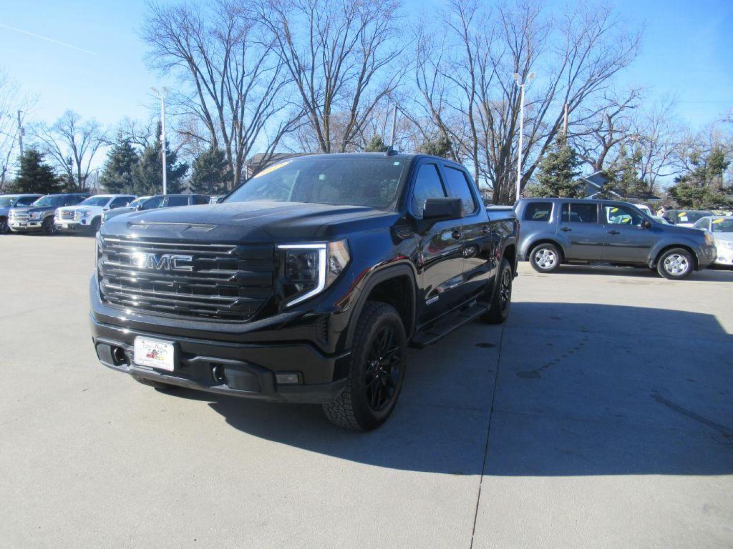 2023 BLACK GMC SIERRA 1500 ELEVATION (1GTUUCED9PZ) with an 5.3L engine, Automatic transmission, located at 908 SE 14th Street, Des Moines, IA, 50317, (515) 281-0330, 41.580303, -93.597046 - Photo#0