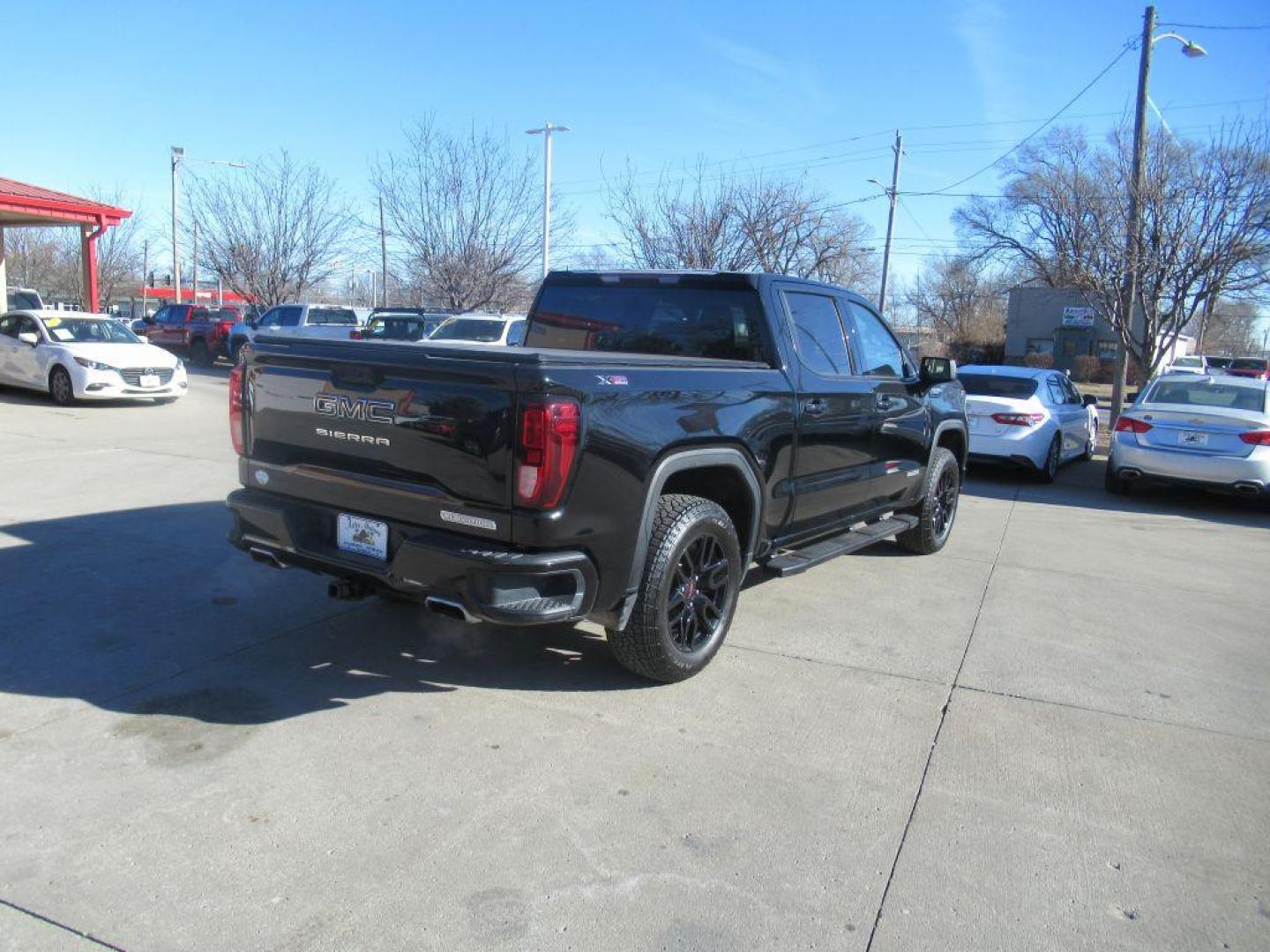 2023 BLACK GMC SIERRA 1500 ELEVATION (1GTUUCED9PZ) with an 5.3L engine, Automatic transmission, located at 908 SE 14th Street, Des Moines, IA, 50317, (515) 281-0330, 41.580303, -93.597046 - Photo#4