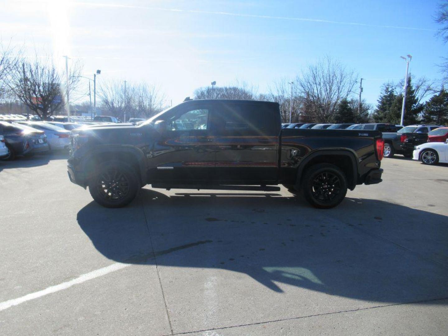 2023 BLACK GMC SIERRA 1500 ELEVATION (1GTUUCED9PZ) with an 5.3L engine, Automatic transmission, located at 908 SE 14th Street, Des Moines, IA, 50317, (515) 281-0330, 41.580303, -93.597046 - Photo#7