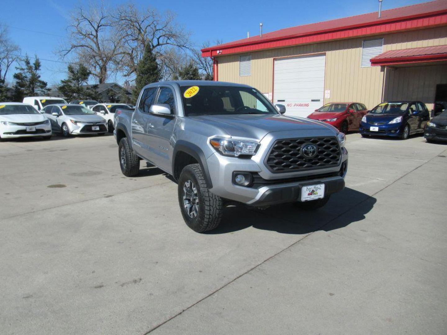 2022 SILVER TOYOTA TACOMA DOUBLE CAB TRD OFF RD (3TMCZ5AN3NM) with an 3.5L engine, Automatic transmission, located at 908 SE 14th Street, Des Moines, IA, 50317, (515) 281-0330, 41.580303, -93.597046 - Photo#2