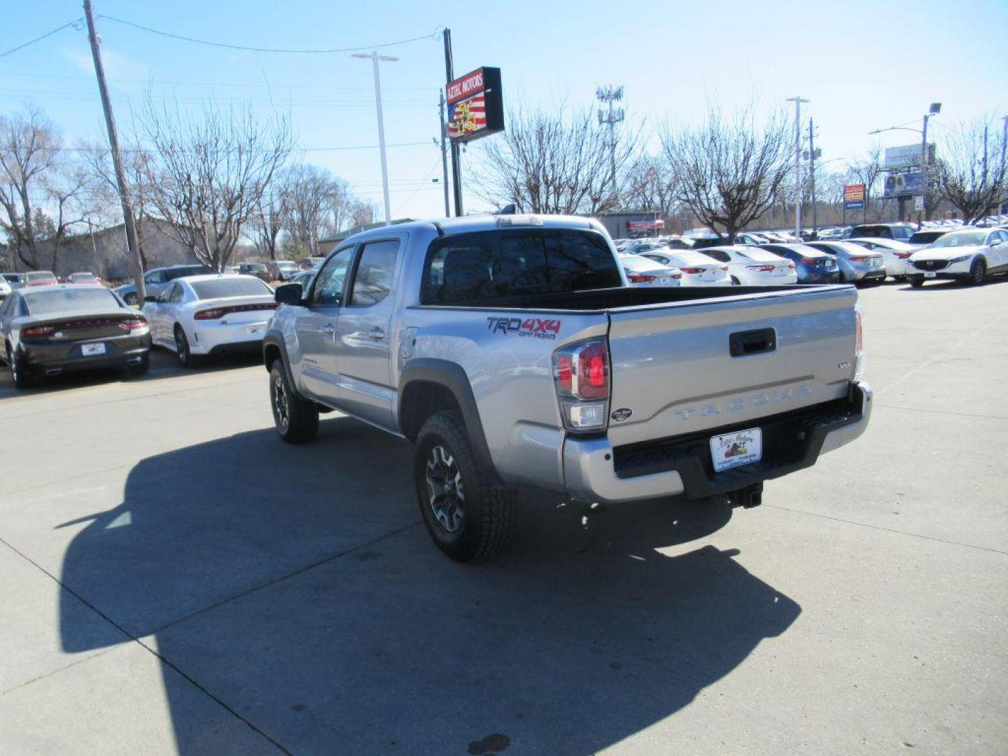 2022 SILVER TOYOTA TACOMA DOUBLE CAB TRD OFF RD (3TMCZ5AN3NM) with an 3.5L engine, Automatic transmission, located at 908 SE 14th Street, Des Moines, IA, 50317, (515) 281-0330, 41.580303, -93.597046 - Photo#6