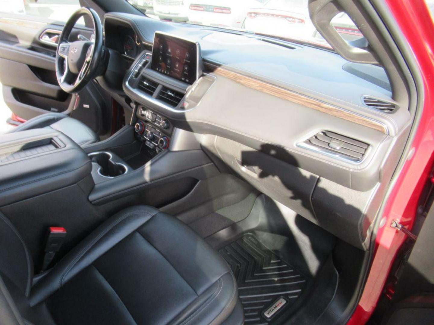 2021 RED CHEVROLET TAHOE 1500 Z71 (1GNSKPKD9MR) with an 5.3L engine, Automatic transmission, located at 908 SE 14th Street, Des Moines, IA, 50317, (515) 281-0330, 41.580303, -93.597046 - Photo#13