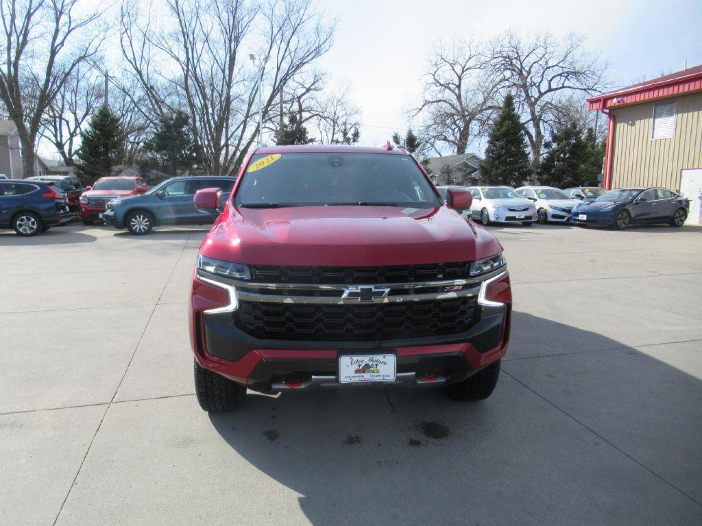 2021 RED CHEVROLET TAHOE 1500 Z71 (1GNSKPKD9MR) with an 5.3L engine, Automatic transmission, located at 908 SE 14th Street, Des Moines, IA, 50317, (515) 281-0330, 41.580303, -93.597046 - Photo#1