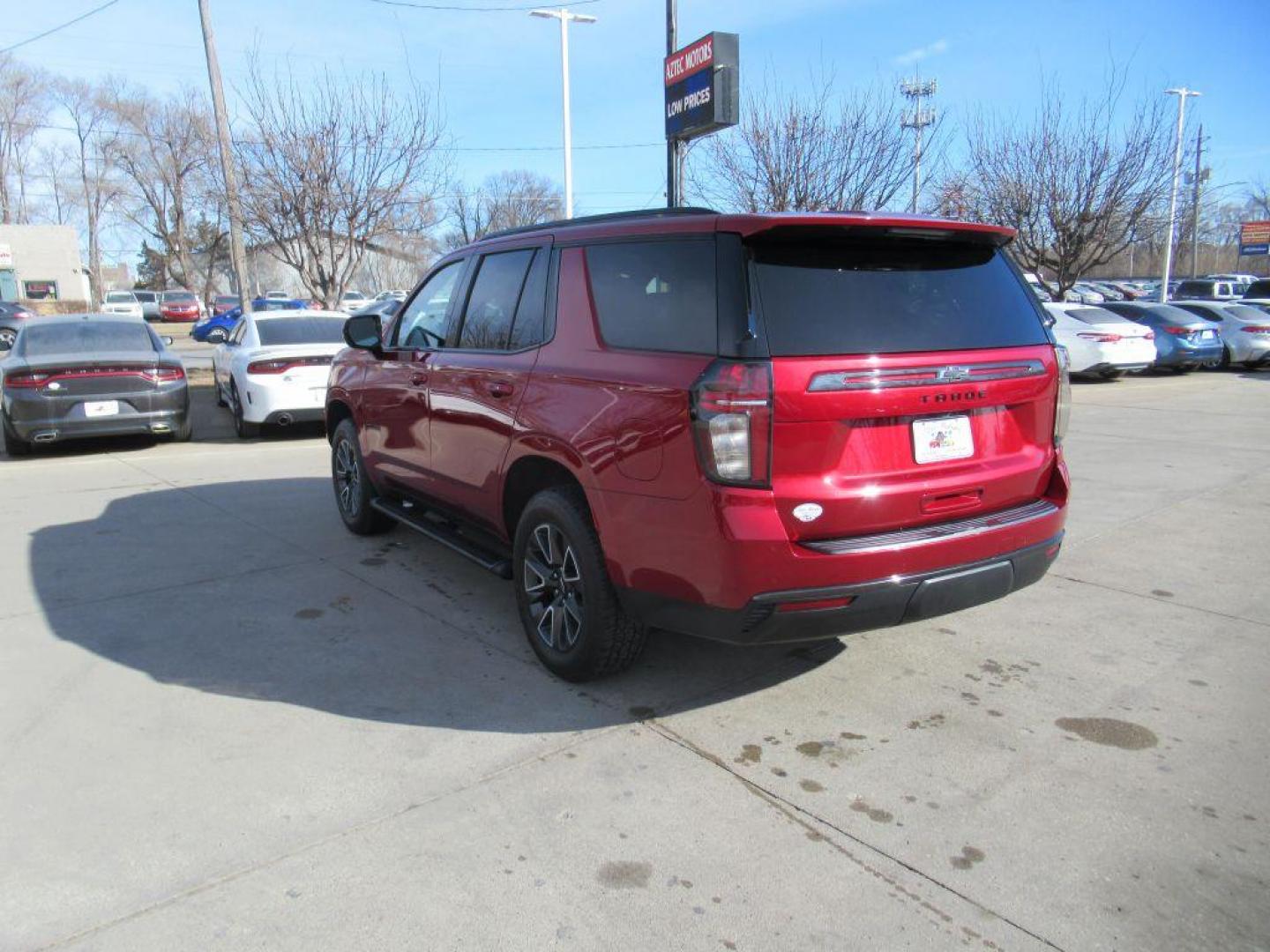 2021 RED CHEVROLET TAHOE 1500 Z71 (1GNSKPKD9MR) with an 5.3L engine, Automatic transmission, located at 908 SE 14th Street, Des Moines, IA, 50317, (515) 281-0330, 41.580303, -93.597046 - Photo#6