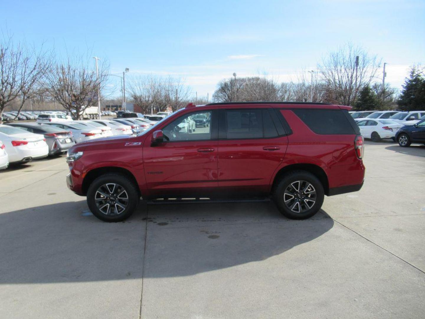 2021 RED CHEVROLET TAHOE 1500 Z71 (1GNSKPKD9MR) with an 5.3L engine, Automatic transmission, located at 908 SE 14th Street, Des Moines, IA, 50317, (515) 281-0330, 41.580303, -93.597046 - Photo#7