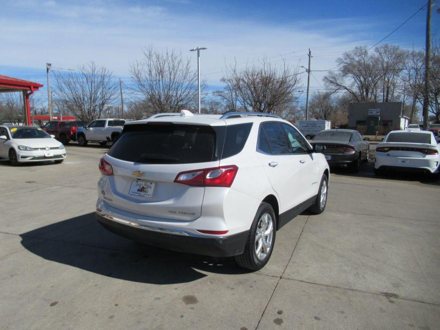 2020 WHITE CHEVROLET EQUINOX PREMIER (2GNAXXEV5L6) with an 1.5L engine, Automatic transmission, located at 908 SE 14th Street, Des Moines, IA, 50317, (515) 281-0330, 41.580303, -93.597046 - Photo#4