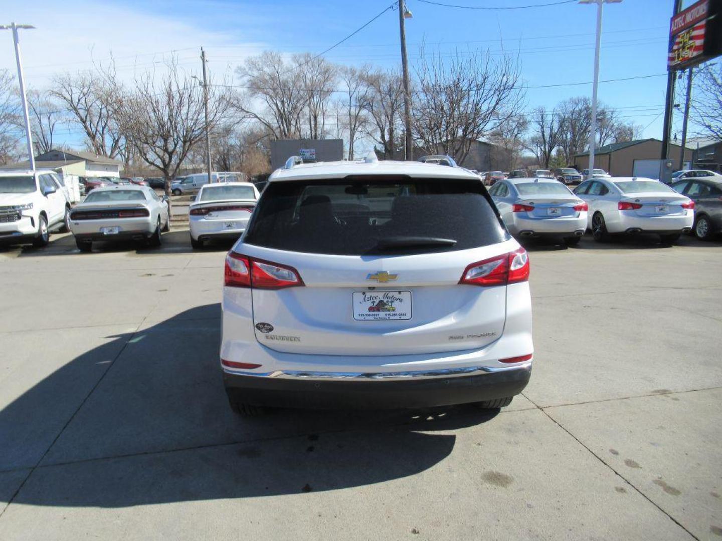 2020 WHITE CHEVROLET EQUINOX PREMIER (2GNAXXEV5L6) with an 1.5L engine, Automatic transmission, located at 908 SE 14th Street, Des Moines, IA, 50317, (515) 281-0330, 41.580303, -93.597046 - Photo#5