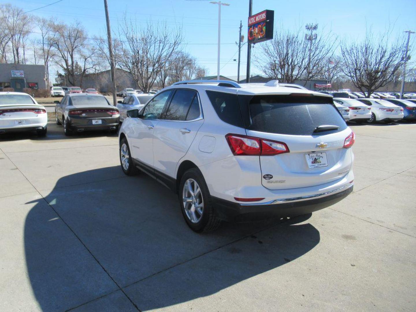 2020 WHITE CHEVROLET EQUINOX PREMIER (2GNAXXEV5L6) with an 1.5L engine, Automatic transmission, located at 908 SE 14th Street, Des Moines, IA, 50317, (515) 281-0330, 41.580303, -93.597046 - Photo#6