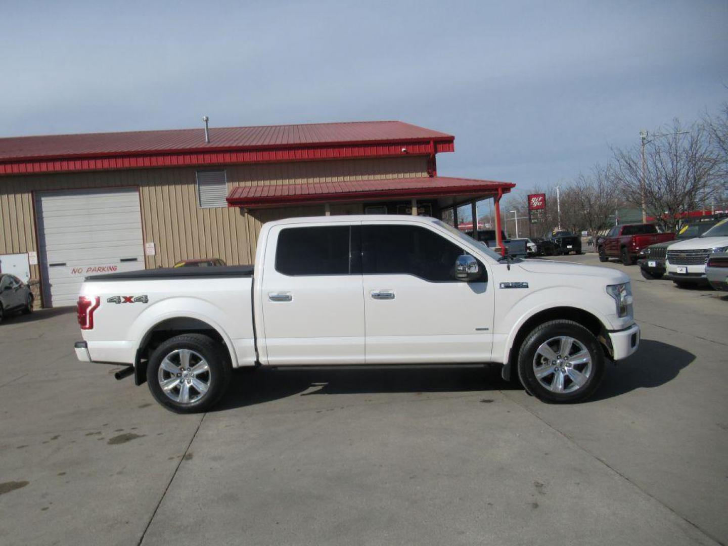 2017 WHITE FORD F150 SUPERCREW PLATINUM (1FTEW1EGXHF) with an 3.5L engine, Automatic transmission, located at 908 SE 14th Street, Des Moines, IA, 50317, (515) 281-0330, 41.580303, -93.597046 - Photo#3