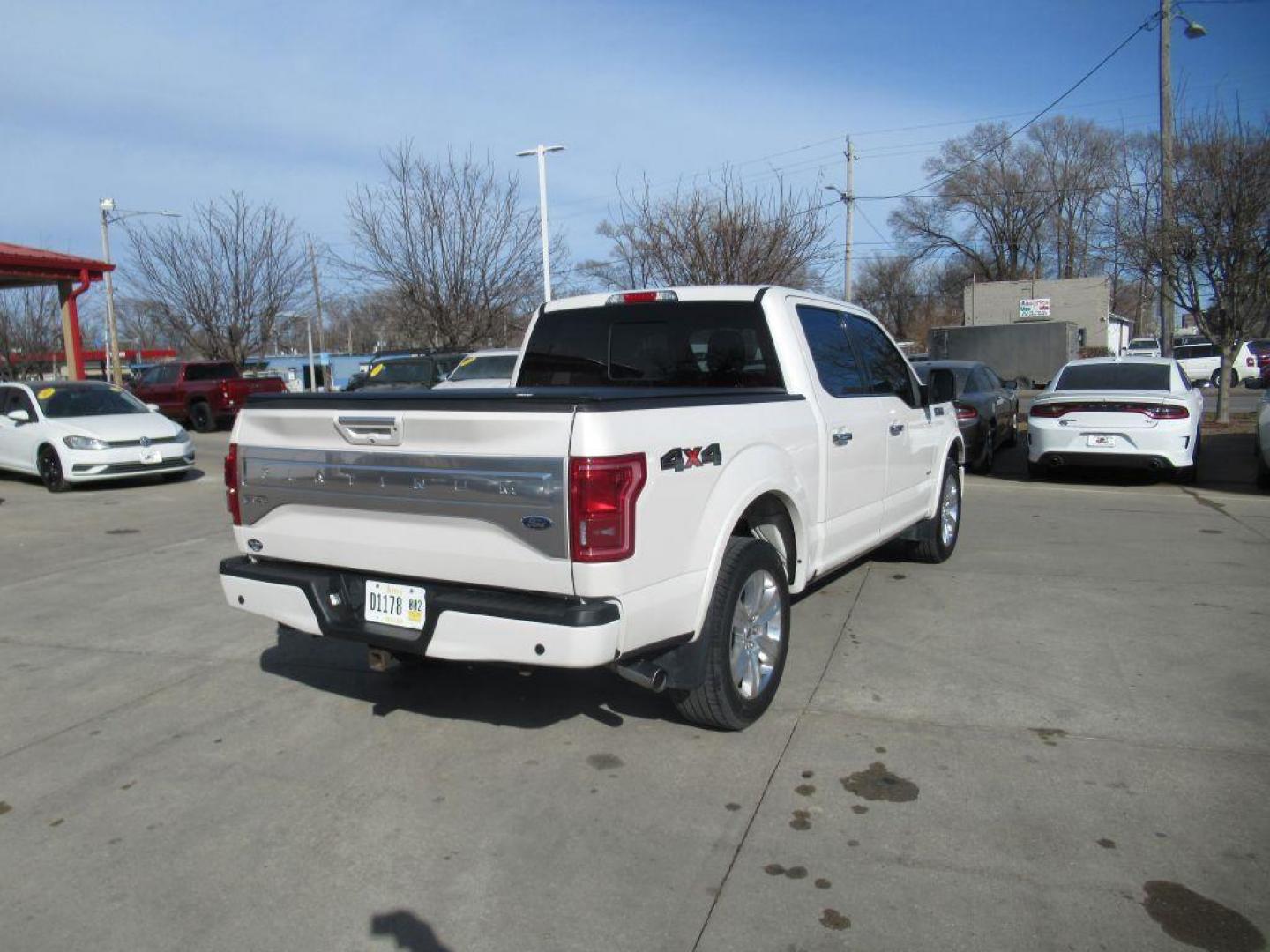 2017 WHITE FORD F150 SUPERCREW PLATINUM (1FTEW1EGXHF) with an 3.5L engine, Automatic transmission, located at 908 SE 14th Street, Des Moines, IA, 50317, (515) 281-0330, 41.580303, -93.597046 - Photo#4