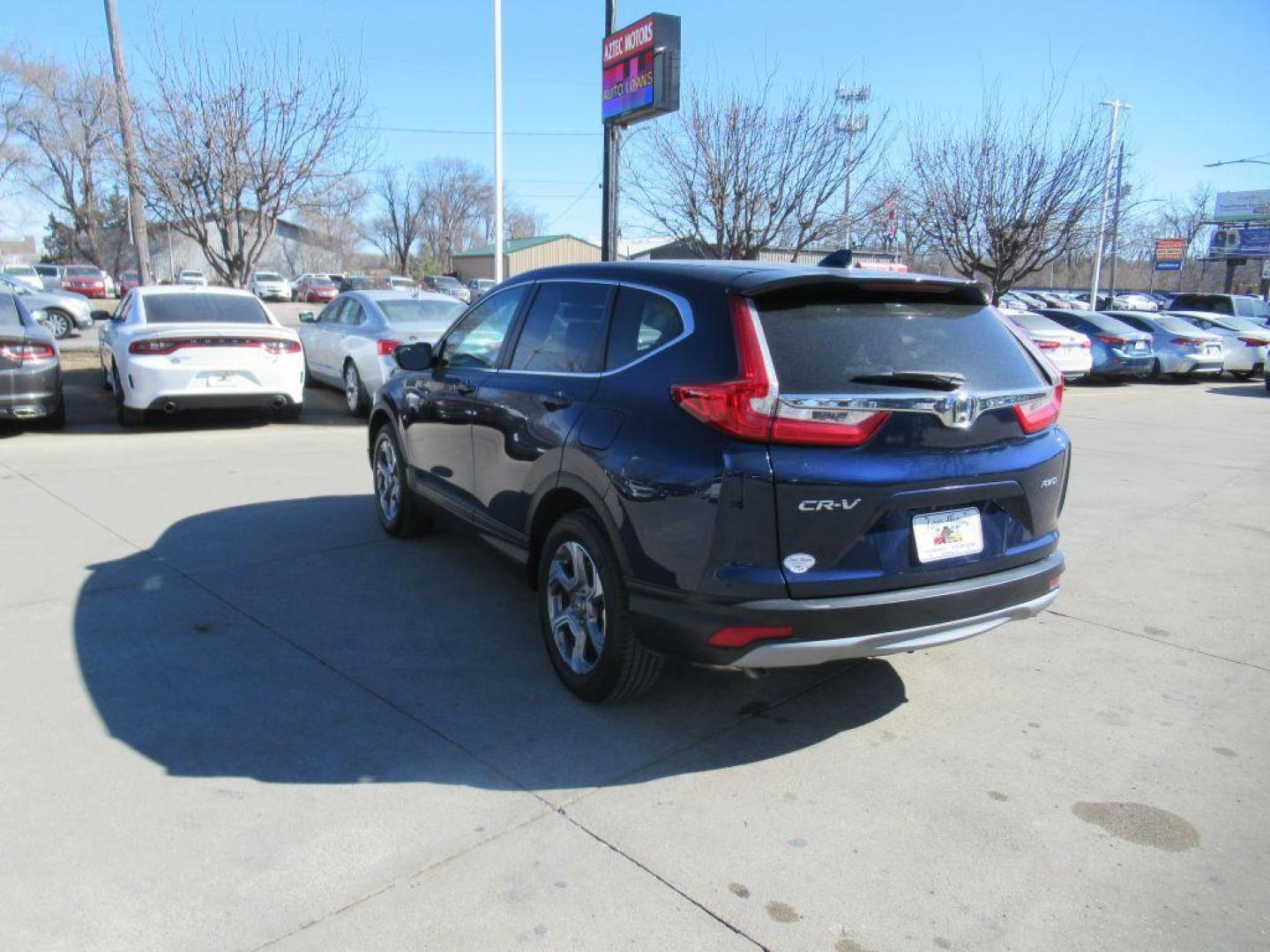 2019 BLUE HONDA CR-V EXL (2HKRW2H80KH) with an 1.5L engine, Continuously Variable transmission, located at 908 SE 14th Street, Des Moines, IA, 50317, (515) 281-0330, 41.580303, -93.597046 - Photo#6