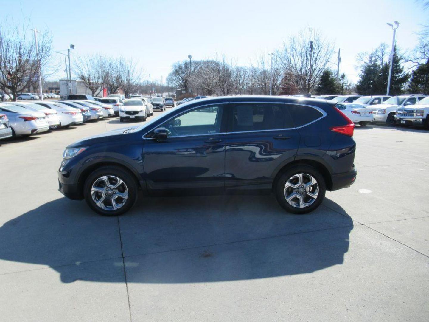 2019 BLUE HONDA CR-V EXL (2HKRW2H80KH) with an 1.5L engine, Continuously Variable transmission, located at 908 SE 14th Street, Des Moines, IA, 50317, (515) 281-0330, 41.580303, -93.597046 - Photo#7