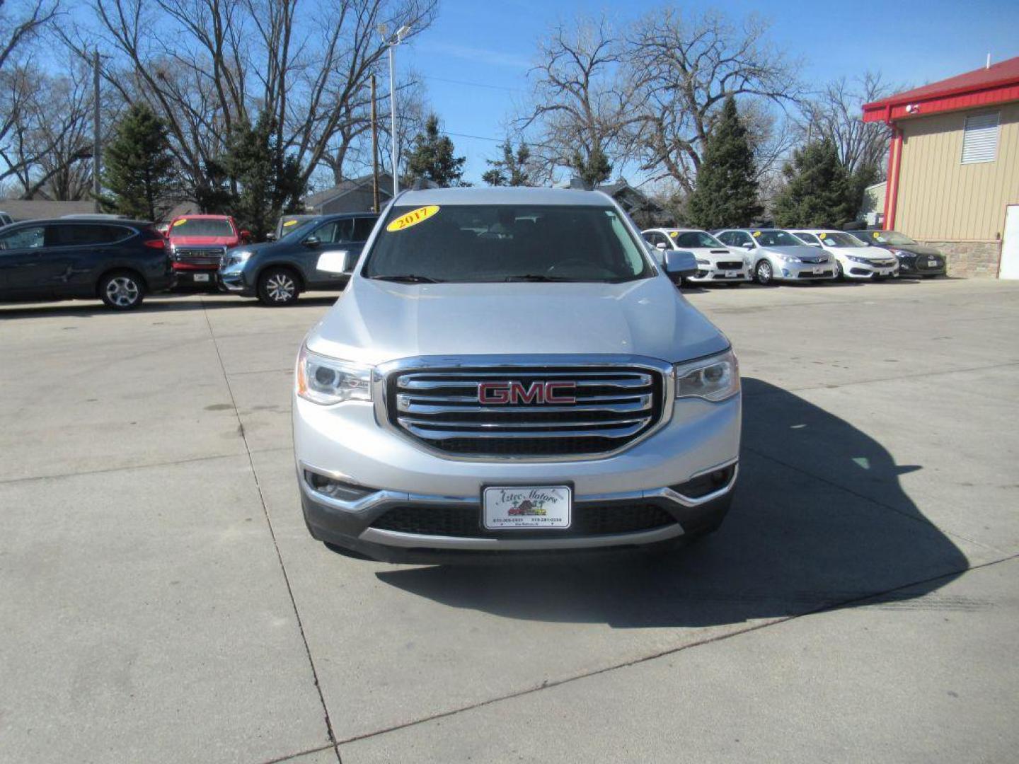 2017 SILVER GMC ACADIA SLE (1GKKNLLS2HZ) with an 3.6L engine, Automatic transmission, located at 908 SE 14th Street, Des Moines, IA, 50317, (515) 281-0330, 41.580303, -93.597046 - Photo#1