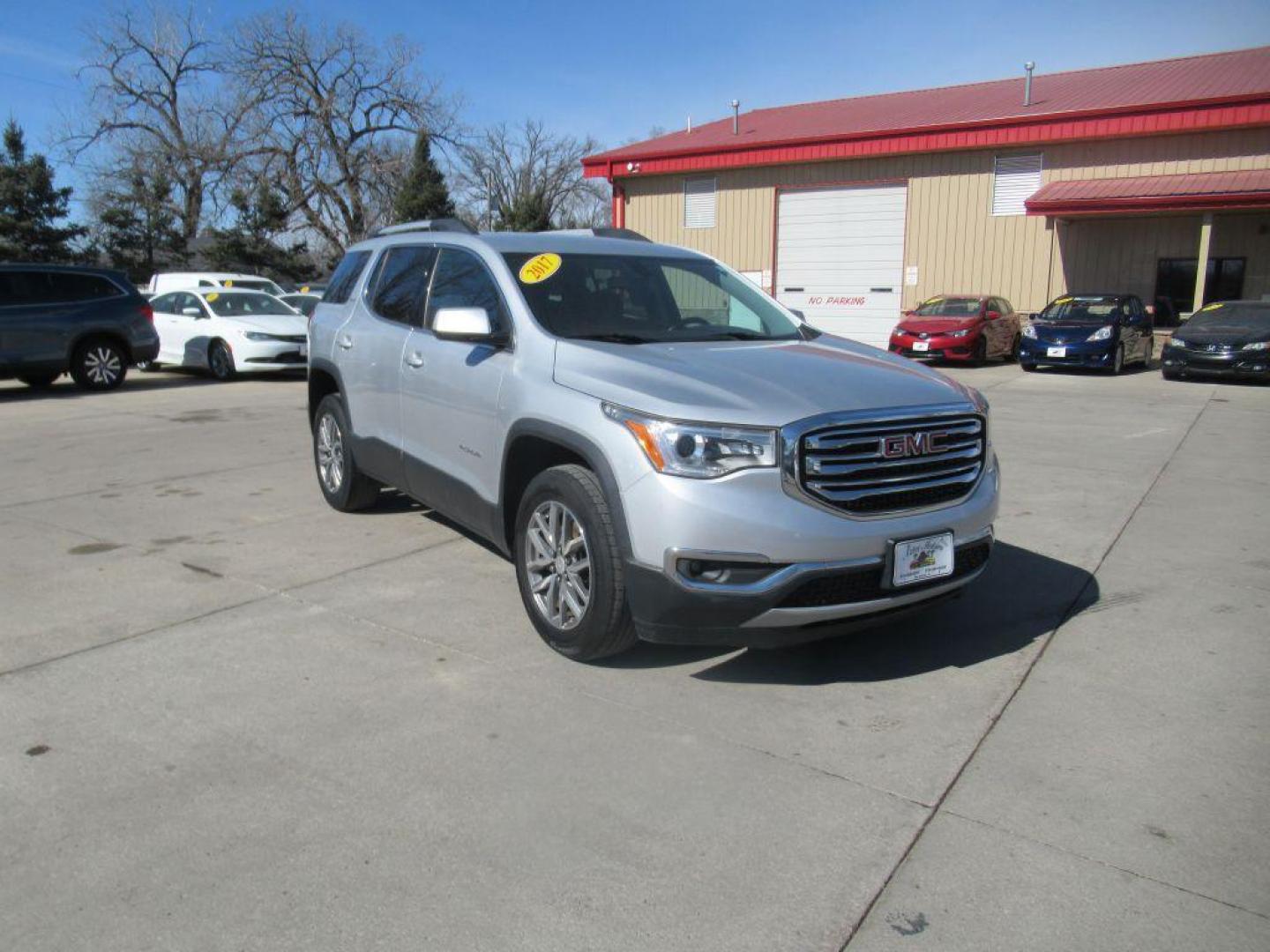 2017 SILVER GMC ACADIA SLE (1GKKNLLS2HZ) with an 3.6L engine, Automatic transmission, located at 908 SE 14th Street, Des Moines, IA, 50317, (515) 281-0330, 41.580303, -93.597046 - Photo#2