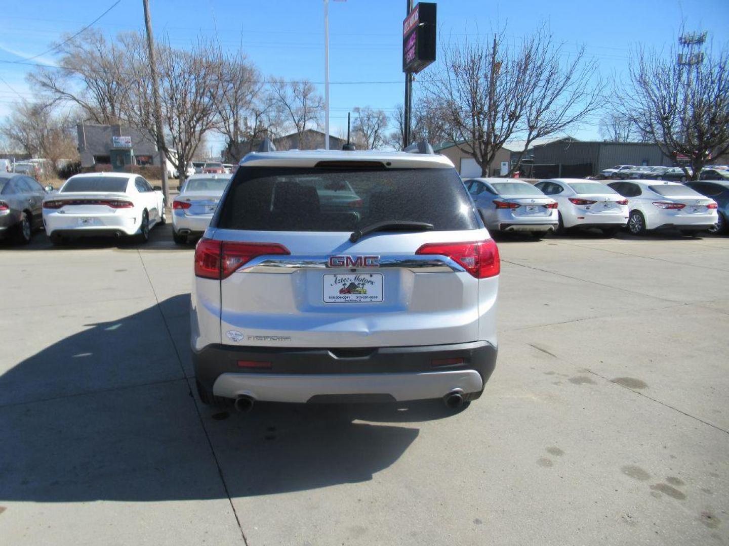 2017 SILVER GMC ACADIA SLE (1GKKNLLS2HZ) with an 3.6L engine, Automatic transmission, located at 908 SE 14th Street, Des Moines, IA, 50317, (515) 281-0330, 41.580303, -93.597046 - Photo#5