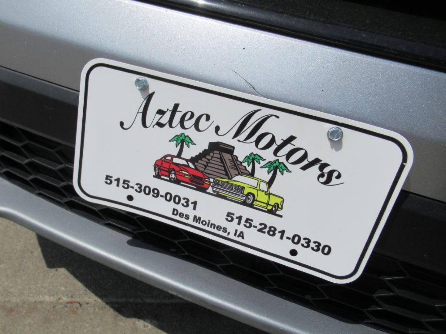2017 SILVER HONDA CR-V LX (5J6RW6H39HL) with an 2.4L engine, Continuously Variable transmission, located at 908 SE 14th Street, Des Moines, IA, 50317, (515) 281-0330, 41.580303, -93.597046 - Photo#8